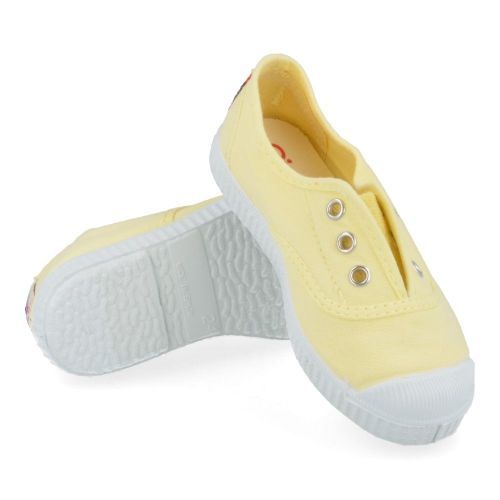 Cienta Sports and play shoes Yellow Girls (70997 col 167) - Junior Steps
