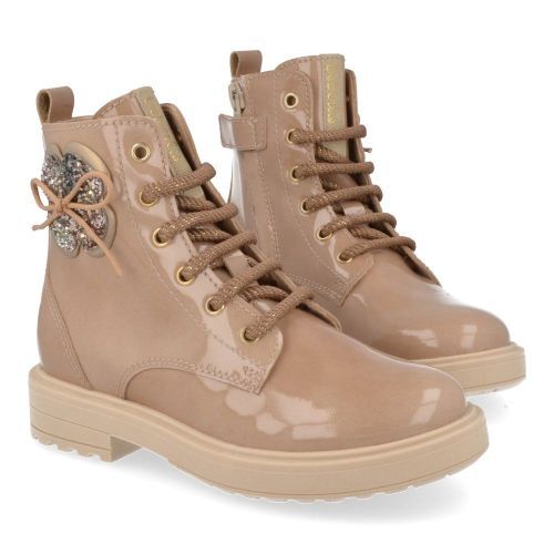 Beberlis veterboot beige Meisjes (Beige lak veterbottine met bloemetje - 24219) - Junior Steps