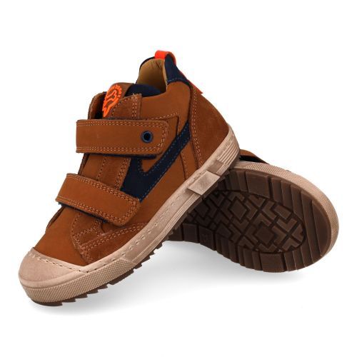 Stones and bones sneakers cognac Jongens (Cognac sneaker met beschermde neus - goppi 5111) - Junior Steps